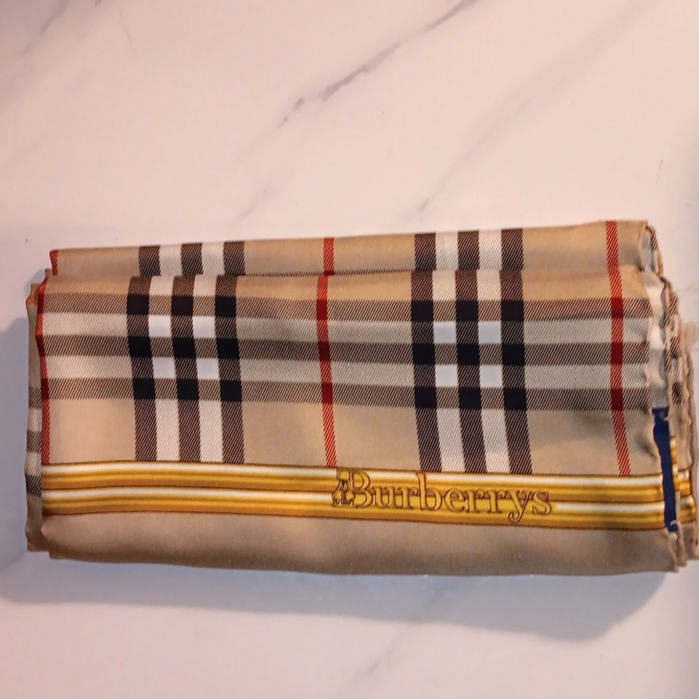 Burberry silk scarf authentic ❤️